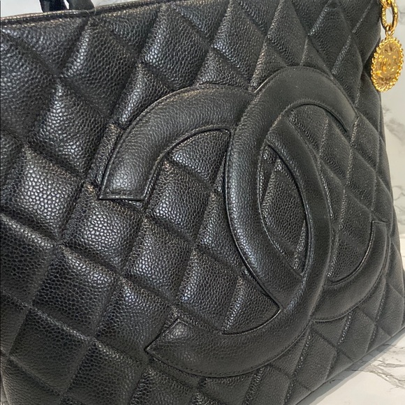 Chanel Black Quilted Caviar leather Medallion Tote - Picture 5 of 9